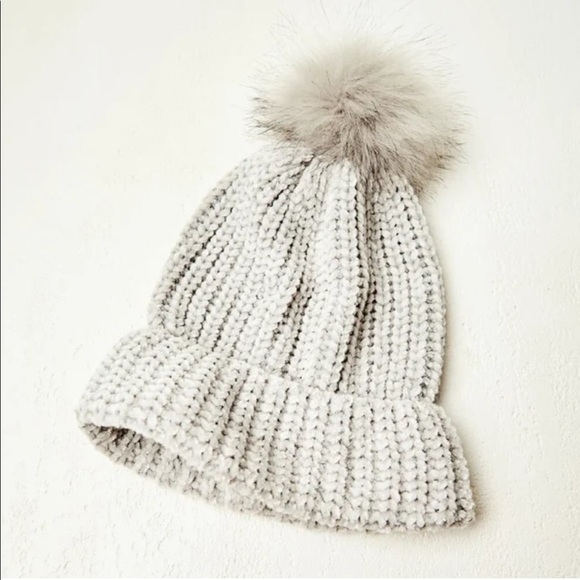 Jules Kae Pom beanie - Picture 1 of 5